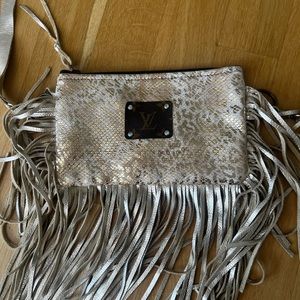 Keep It Gypsy Maxine gold tan leopard real leather cowhide Fringe Crossbody. EUC